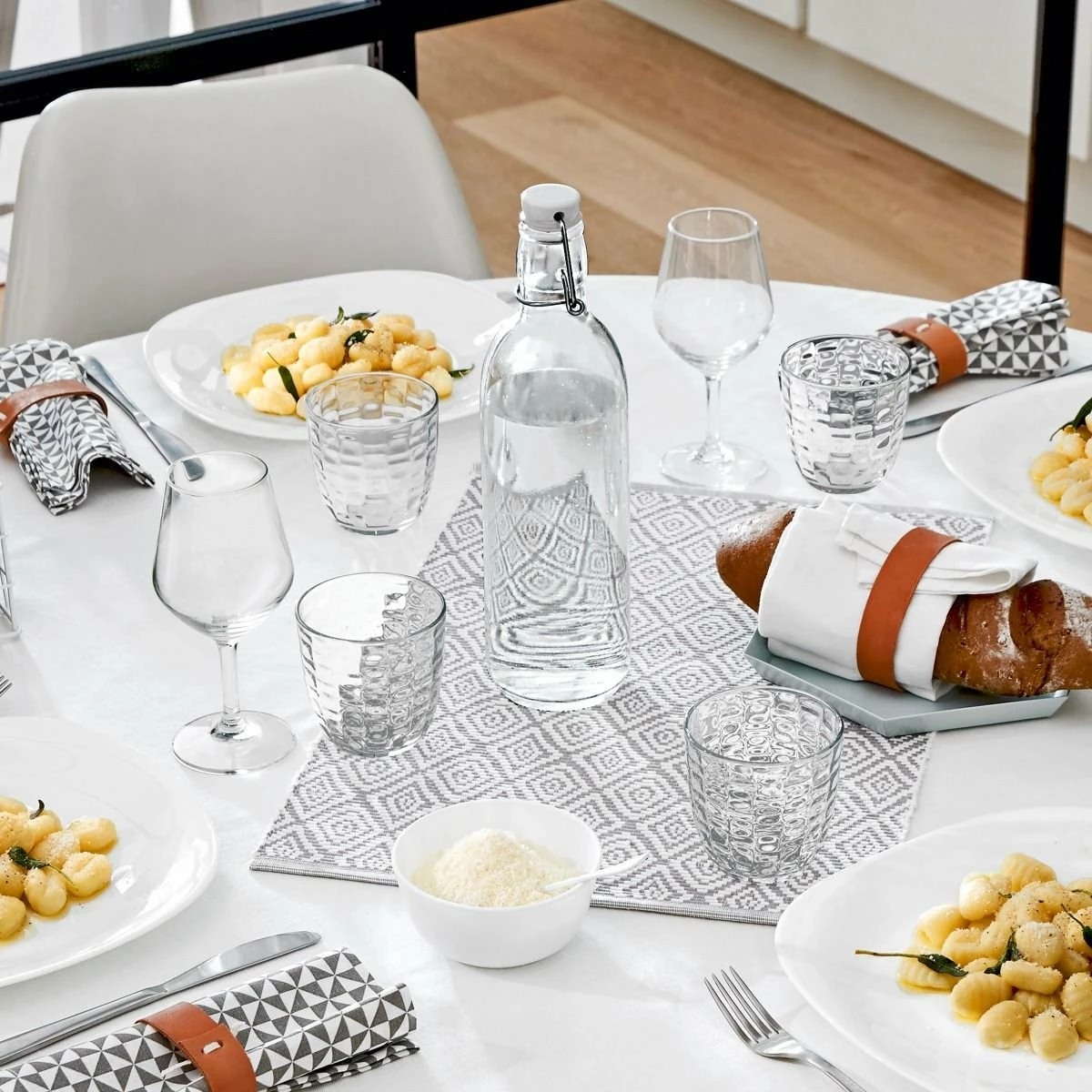 Bormioli Rocco 33.75oz Emilia Glass Bottle - Image 9