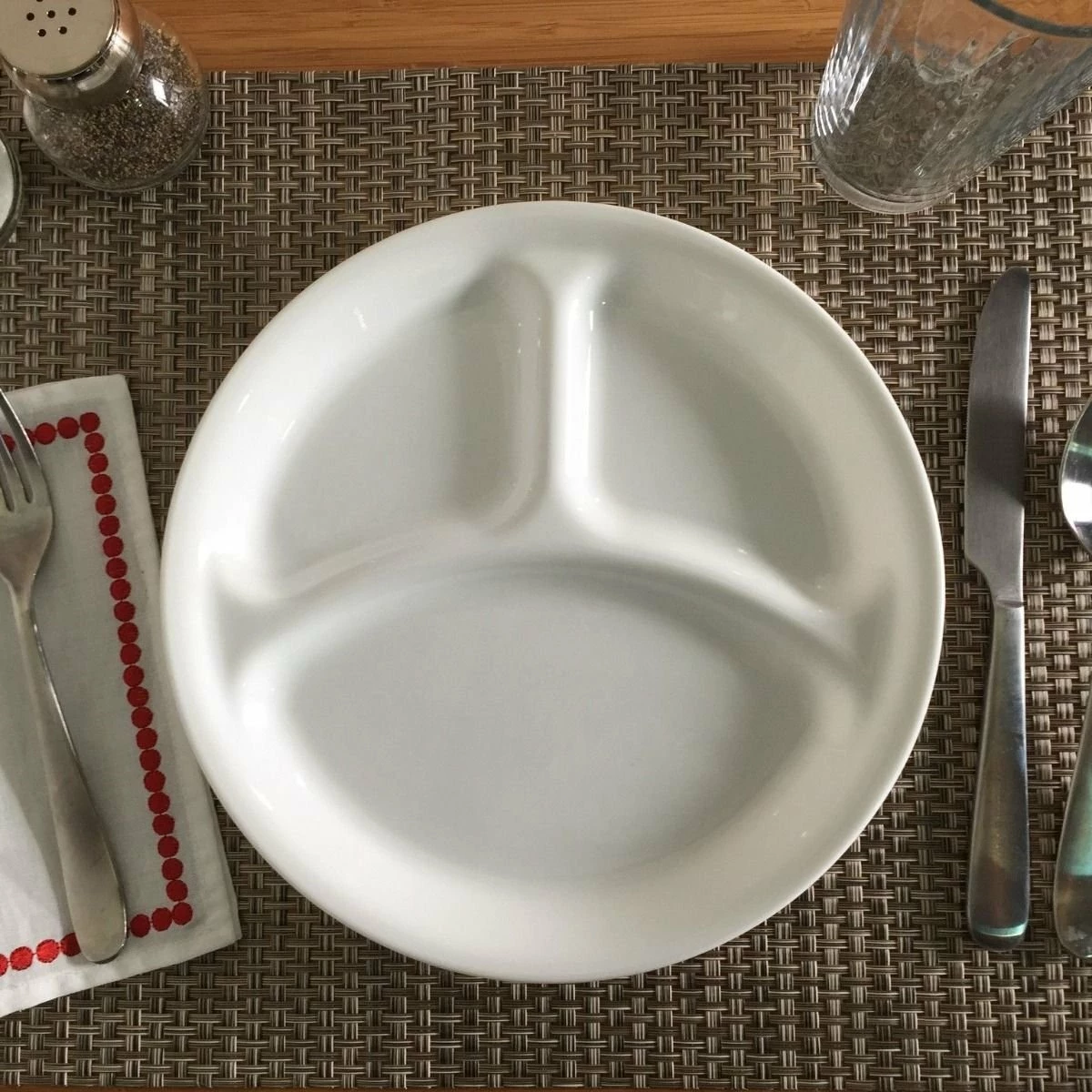 Corelle Livingware 8.5" Divided Dish | Winter Frost White - Image 3