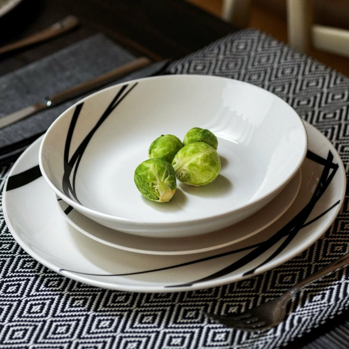 Tognana Metropolis Collection 18-piece Dinnerware Set | Graphic - Image 4